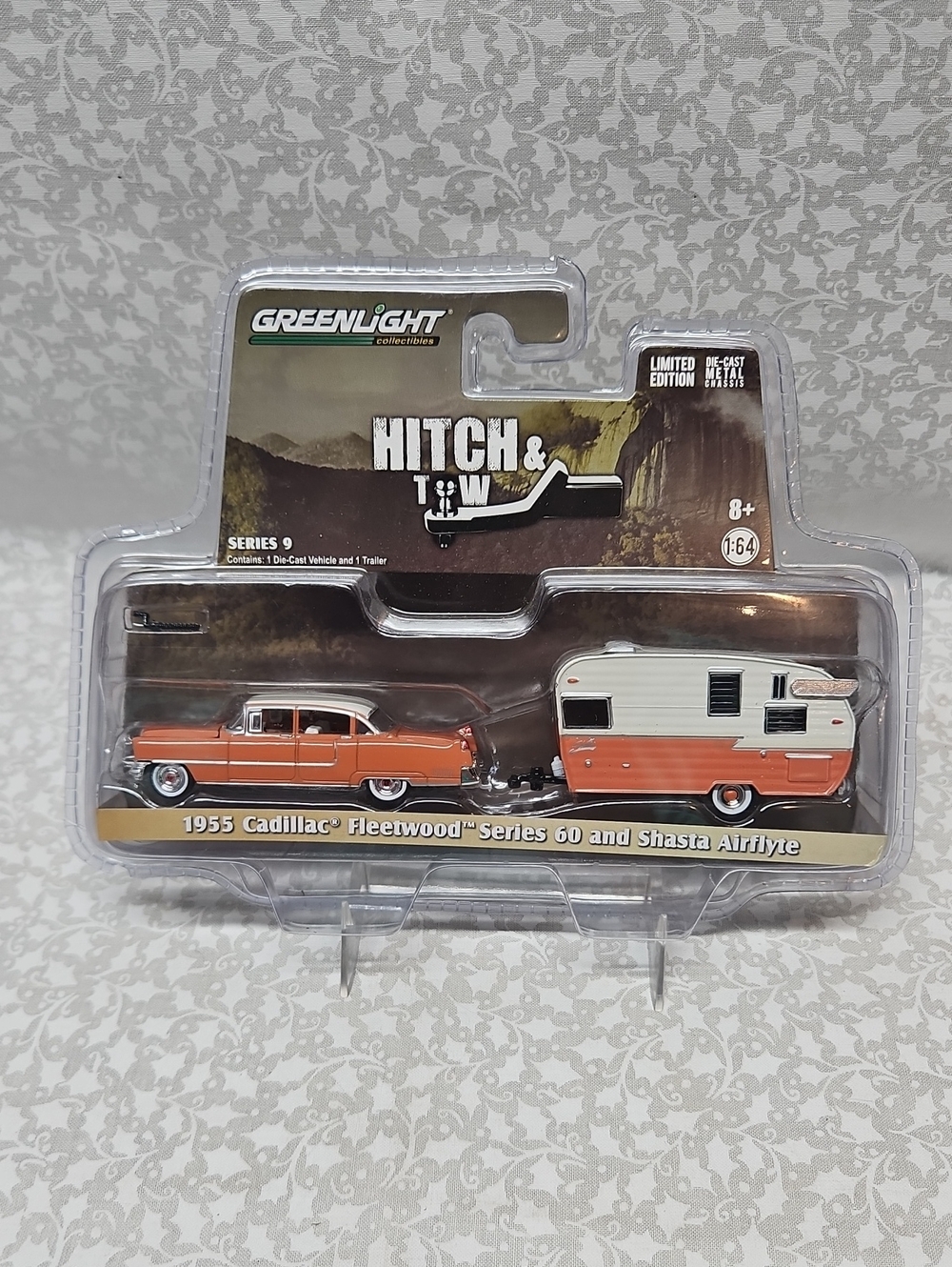 Greenlight 1955 Cadillac Fleetwood Series 60 & Shasta Airflyte Limited Edition